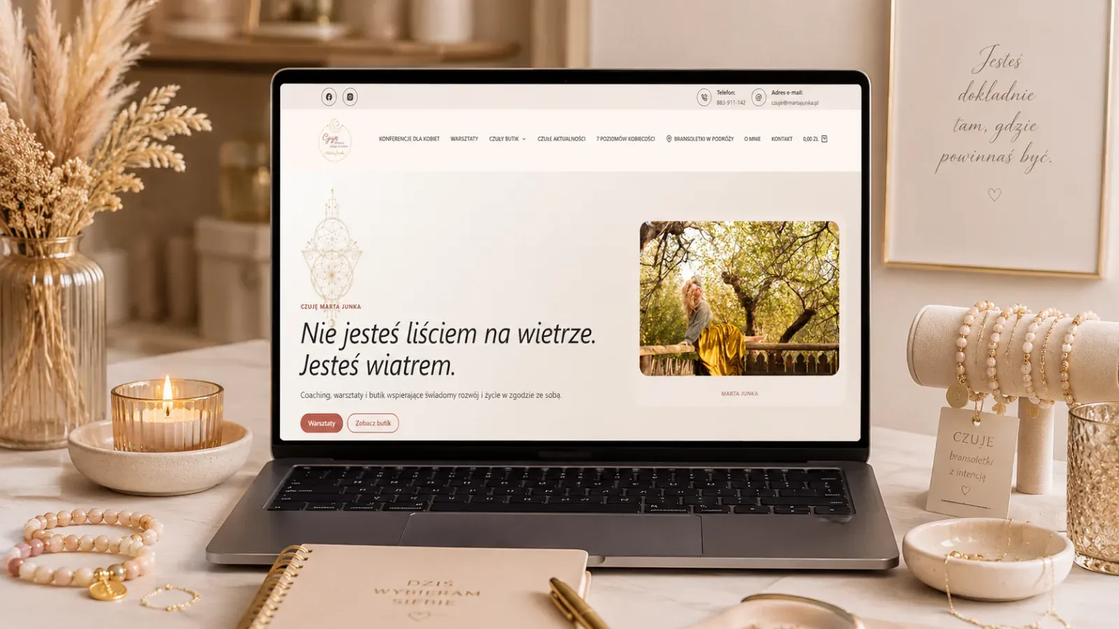 Strona i sklep internetowy Marty Junki pokazane na ekranie laptopa